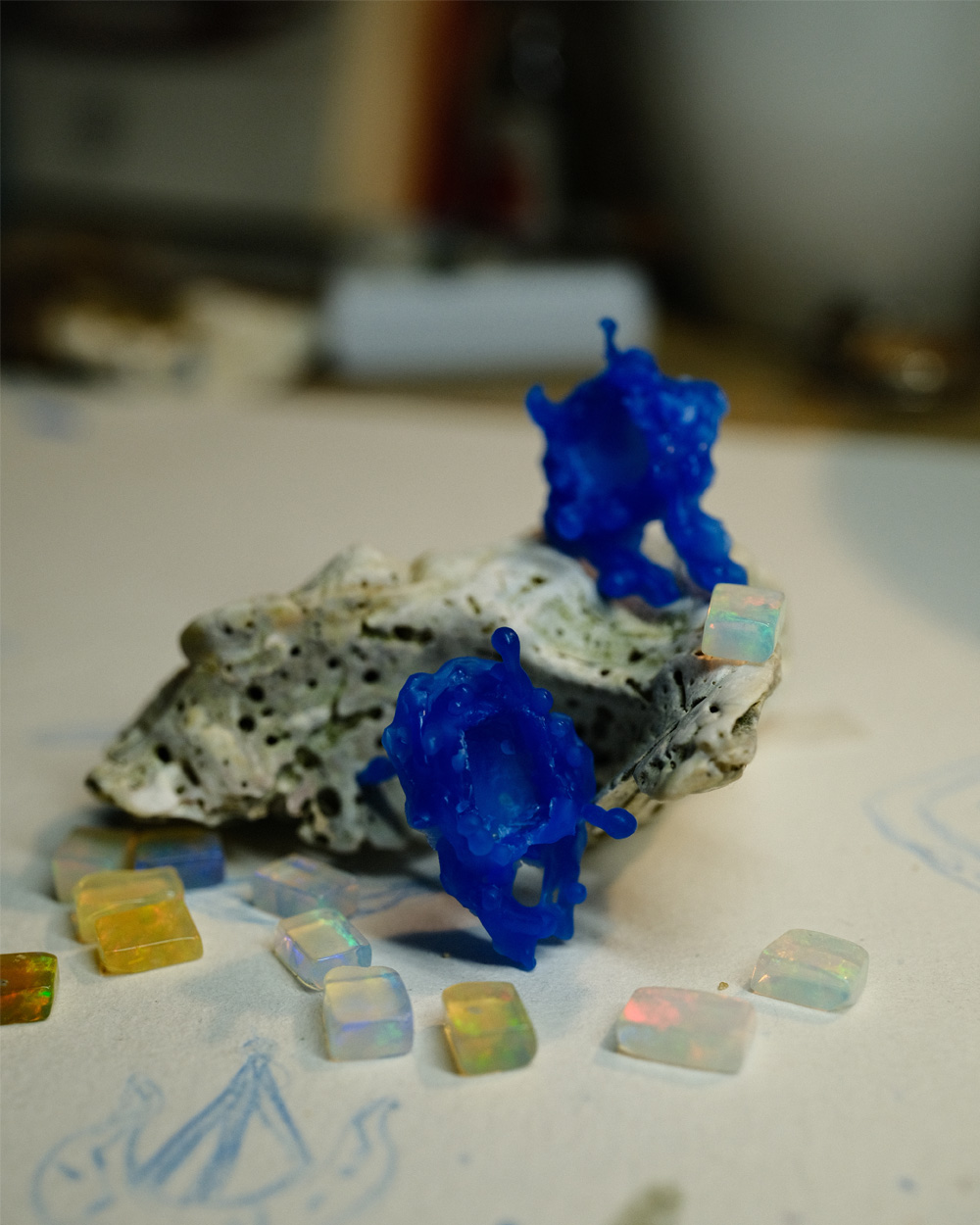Prototype en cire perdue bleue pour boucles d’oreilles artisanales avec opales